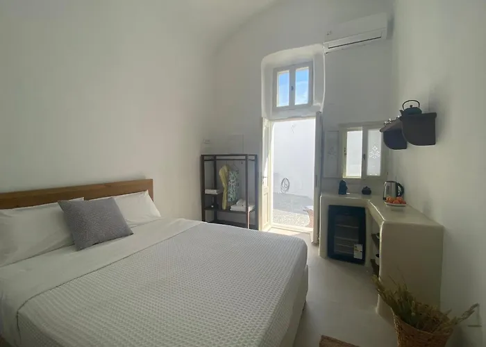 Patitiri Cave House With Private Pool In Megalochori Santorini 빌라 *