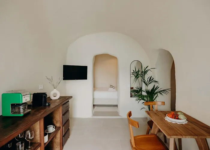 Patitiri Cave House With Private Pool In Megalochori Santorini