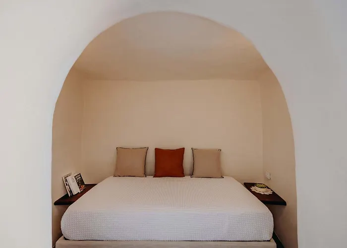 빌라 Patitiri Cave House With Private Pool In Megalochori Santorini *