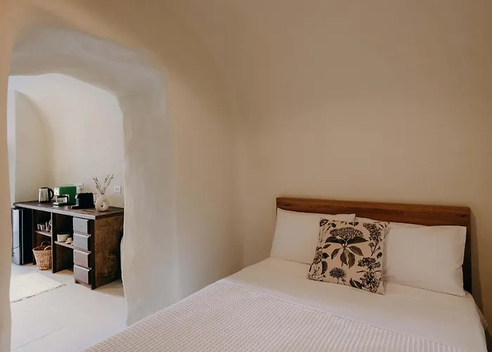 Patitiri Cave House With Private Pool In Megalochori Santorini 빌라 *