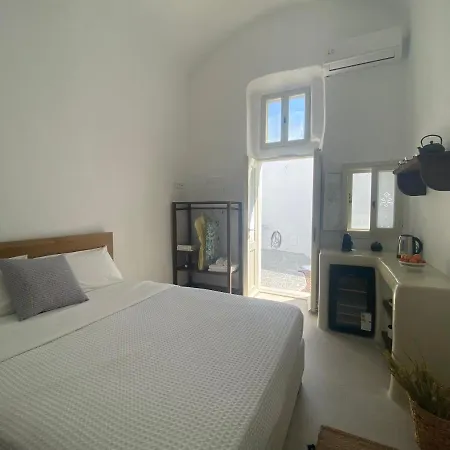 Patitiri Cave House With Private Pool In Megalochori Santorini Villa *