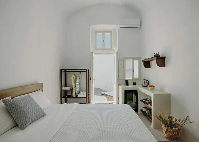 Patitiri Cave House With Private Pool In Megalochori Santorini * Megalochori (Santorini)