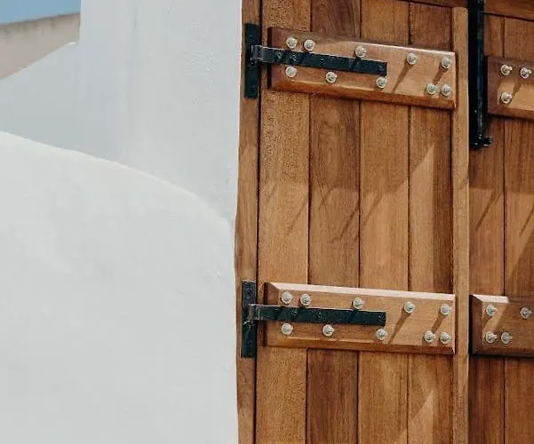 Patitiri Cave House With Private Pool In Megalochori Santorini