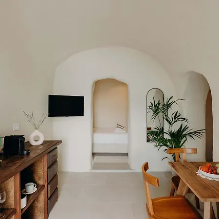 Patitiri Cave House With Private Pool In Megalochori Santorini