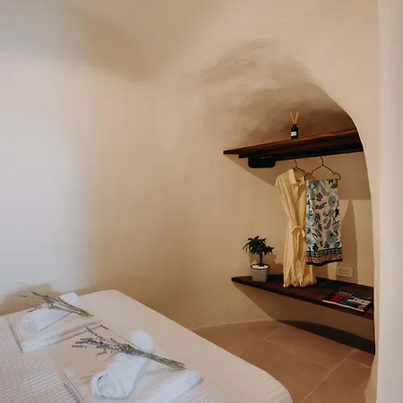 Patitiri Cave House With Private Pool In Megalochori Santorini * Megalochori (Santorini)